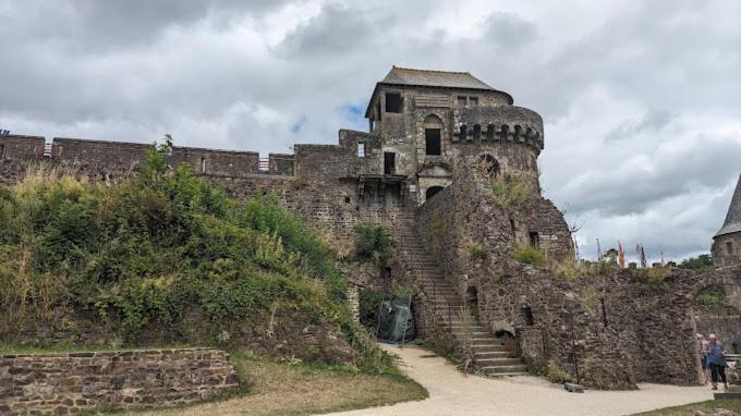 Des Marches De Bretagne * Fougeres